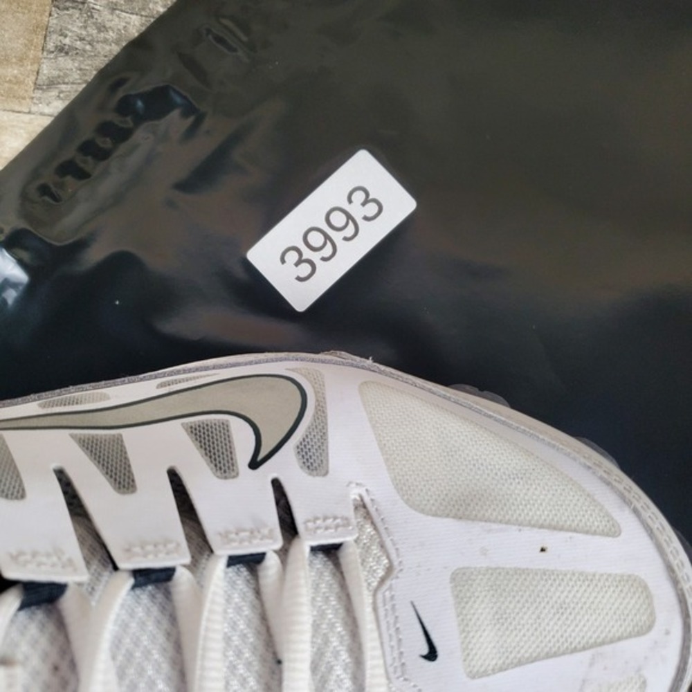 Nike Reax 8 TR Mens Shoes Sz 11 White Metallic Silver Charcl‎ Lace Up Sneakers - Picture 10 of 10